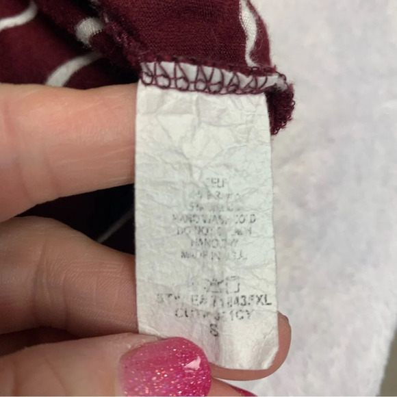 White Birch size small burgundy/white striped top front twist - Picture 3 of 7